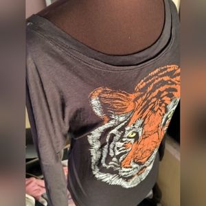 NWOT CHASER Tiger LS Blouse